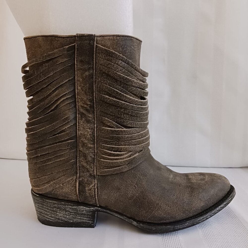 NIB Size 8.5M Matisse Black Fringe Pull on Distressed Boot